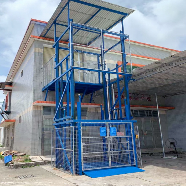 宜黄建材厂室外升降货梯安装